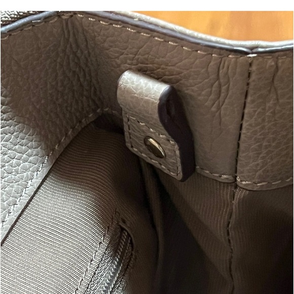 👜👜Furla pebbled leather tote bag with Removable shoulder straps. - Picture 11 of 16